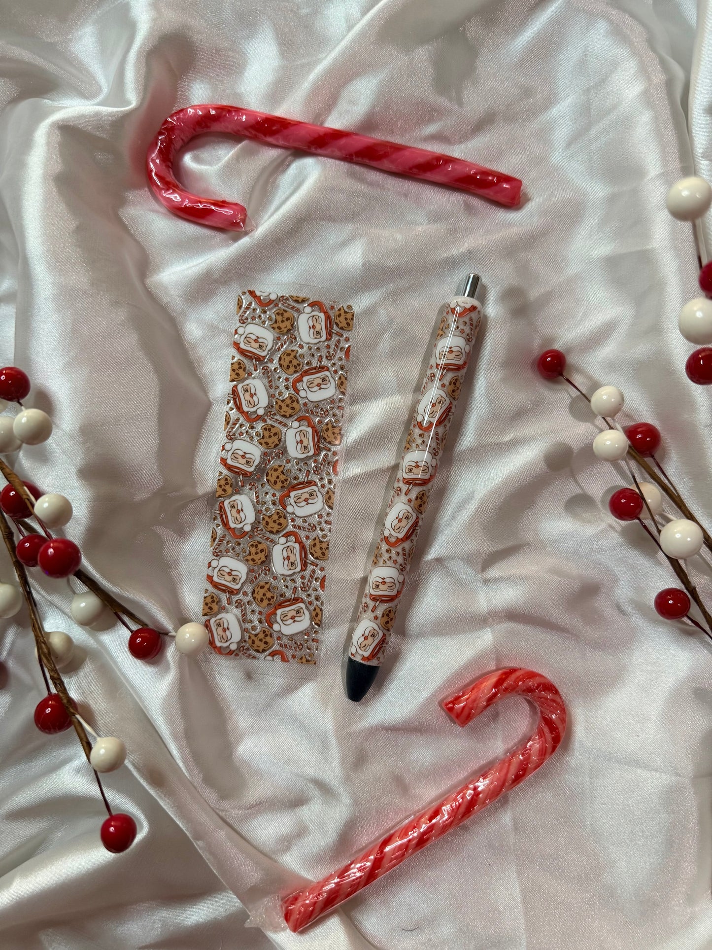 Santa and Cookies (resin pen)