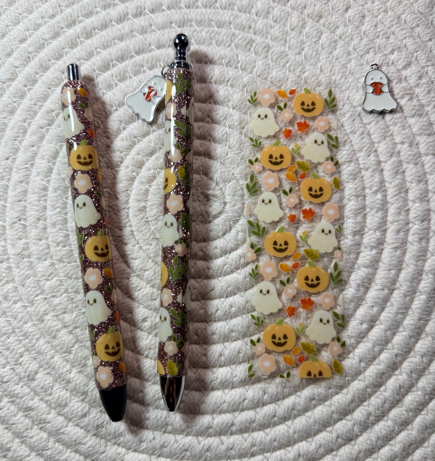 Spooky Bloom ( resin pen)