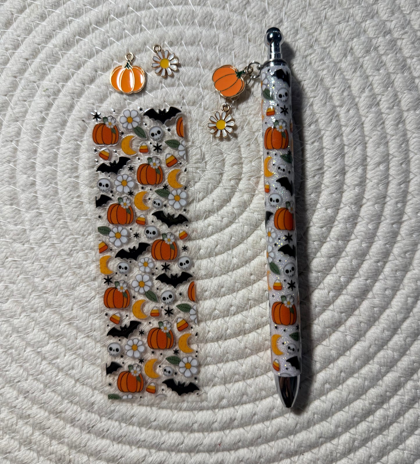 Spooky Season( resin pen)
